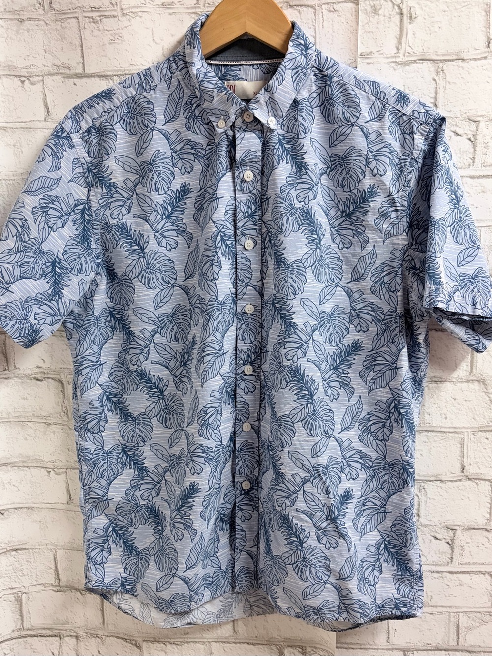 Men's Light Blue Short-Sleeve Leaf-Print Button-Down Shirt